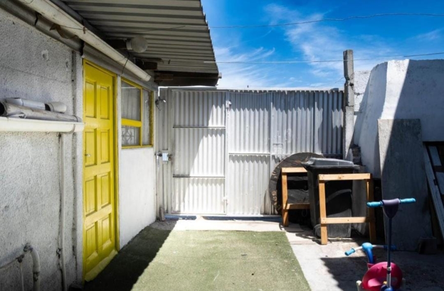 2 Bedroom Property for Sale in Manenberg Western Cape